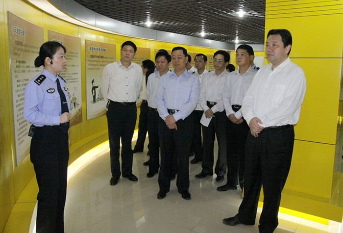 省委常委福州市委书记杨岳参观反腐倡廉警示教育基地